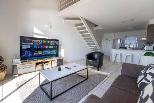Century City Apartment | 100 m² Apartment ∙ 1 bedroom ∙ 4 guests