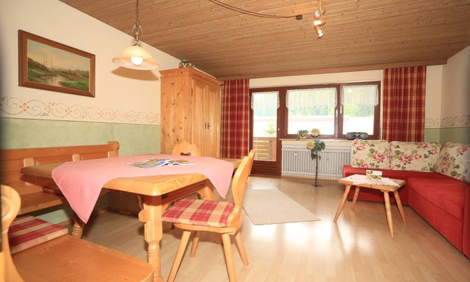 Siegsdorf Apartment | 100 m² Apartment ∙ 3 bedrooms ∙ 5 guests
