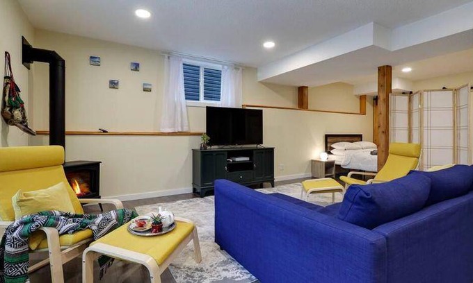 Cochrane Apartment | 100 m² Apartment ∙ 1 bedroom ∙ 4 guests