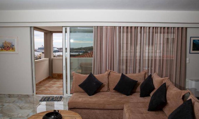 Lavrio Apartment | 100 m² Apartment ∙ 3 bedrooms ∙ 6 guests