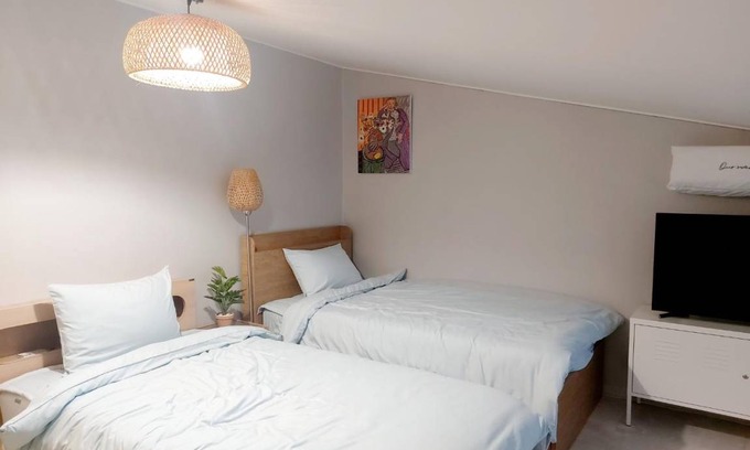 Seo-gu Apartment | 100 m² Apartment ∙ 4 bedrooms ∙ 12 guests