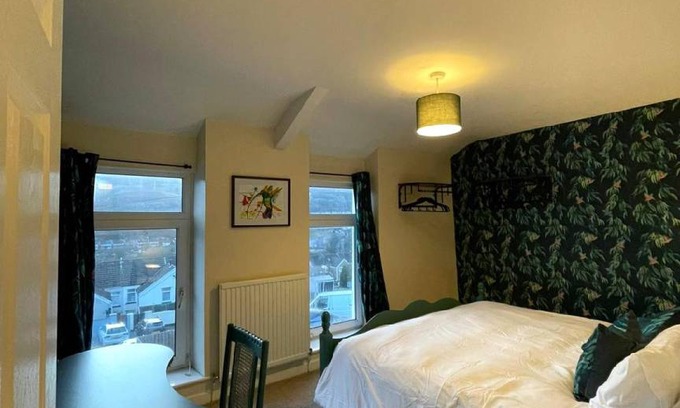 Abercwmboi Apartment | 100 m² Apartment ∙ 2 bedrooms ∙ 4 guests