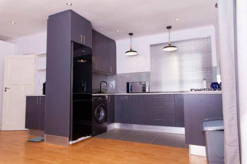 Pinelands Apartment | 100 m² Apartment ∙ 4 bedrooms ∙ 8 guests