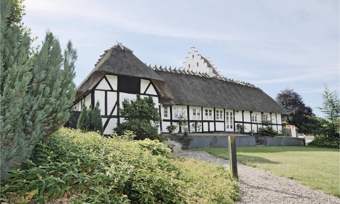 Brobyvaerk House | 100 m² Farmhouse ∙ 2 bedrooms ∙ 5 guests