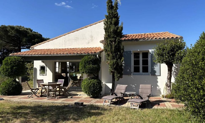 Sainte-Marie-de-Re House | 100 m² House ∙ 3 bedrooms ∙ 5 guests