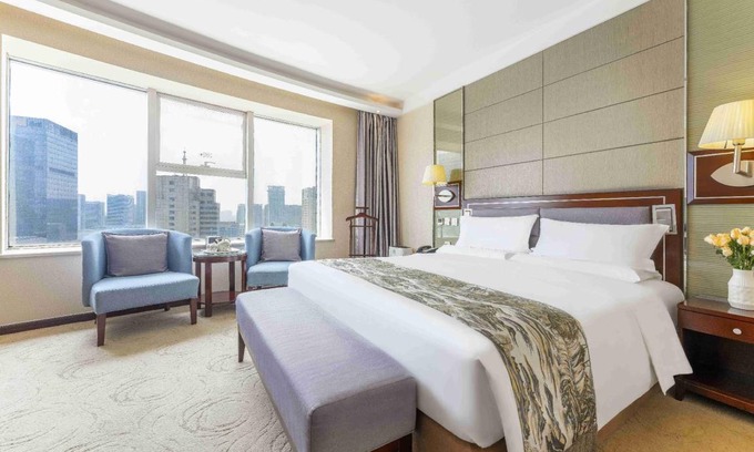 Shijiazhuang City Center Hotel | 100 m² Hotel ∙ 2 bedrooms ∙ 4 guests