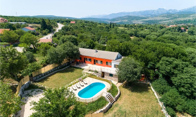 Obrovac House | 100 m² House ∙ 3 bedrooms ∙ 8 guests