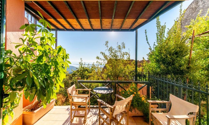 Chlomos House | 100 m² House ∙ 2 bedrooms ∙ 4 guests