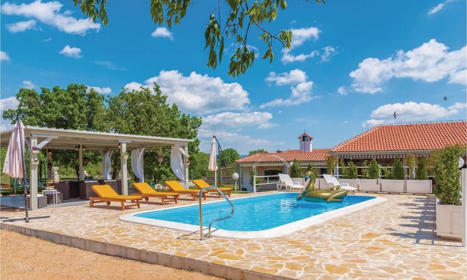 Unesic House | 100 m² House ∙ 2 bedrooms ∙ 6 guests