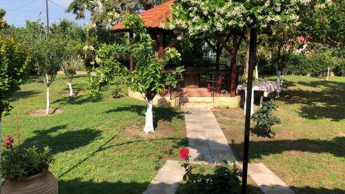 Nea Iraklia House | 100 m² House ∙ 2 bedrooms ∙ 5 guests