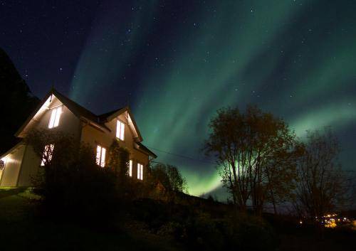 Lyngen House | 100 m² House ∙ 3 bedrooms ∙ 5 guests