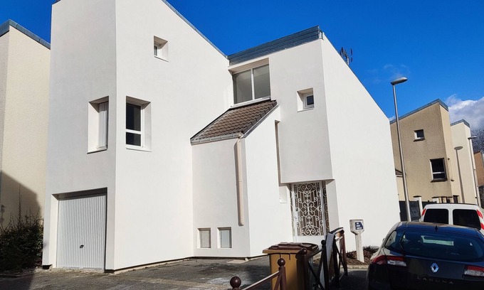 Bellevue House | 100 m2 - Jo24 - Cosy - Familiales - Piscine - Jacuzzi - Parking - Transports