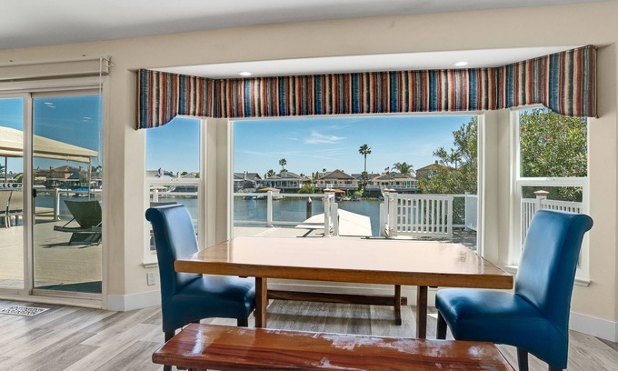 Discovery Bay House | 100% remodeled in 2020-Large deck w/jacuzzi, paddle boards, & ping pong table!