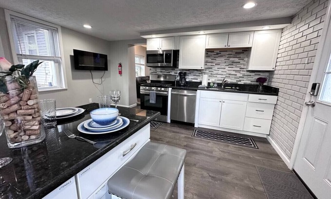 South Shore House | 100% renovated House 8 minutes to downtown