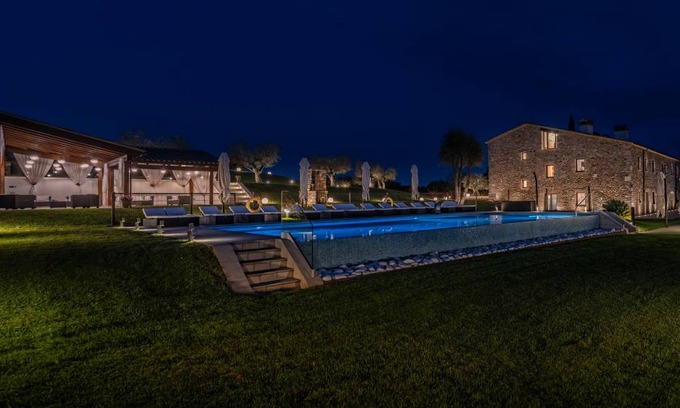 Cornella del Terri Villa | 1000 m² Villa ∙ 8 bedrooms ∙ 20 guests