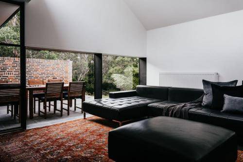 Wattle Hill House | 1000 m² House ∙ 4 bedrooms ∙ 8 guests