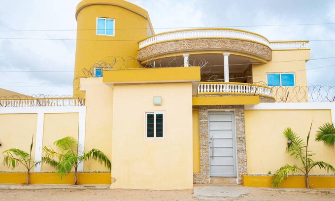 Littoral Department House | 1000 m² House ∙ 5 bedrooms ∙ 10 guests