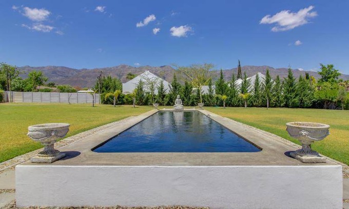 Porterville House | 1000 m² House ∙ 5 bedrooms ∙ 10 guests