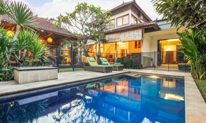 Sunset Road Resort | 1000 m² Resort ∙ 4 bedrooms ∙ 12 guests