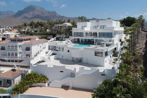 San Eugenio Villa | 1000 m² Villa ∙ 10 bedrooms ∙ 20 guests
