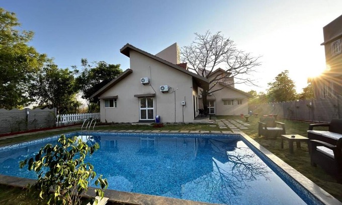 Karjat Villa | 1000 m² Villa ∙ 4 bedrooms ∙ 22 guests