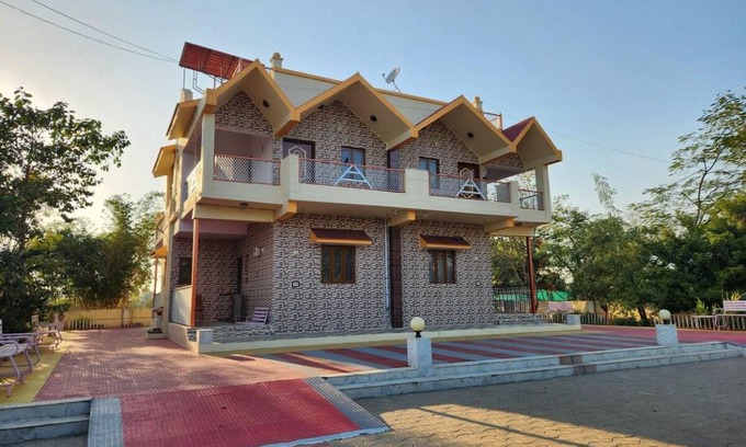 Gandhinagar Villa | 1000 m² Villa ∙ 4 bedrooms ∙ 8 guests
