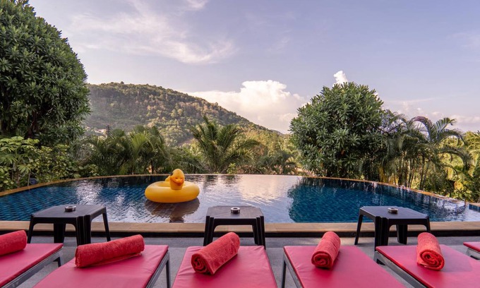 Chalong Villa | 1000 m² Villa ∙ 8 bedrooms ∙ 20 guests