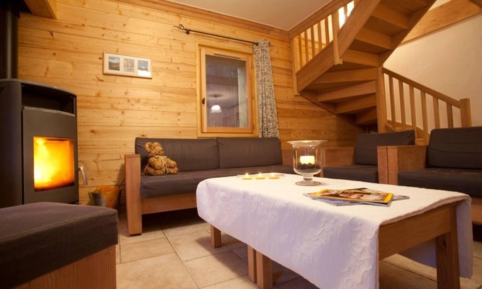 Les Bruyeres Apartment | 100m from shops, 1st floor, fitness, terrace, balcony, tv, ski locker, 105m², Les Menuires