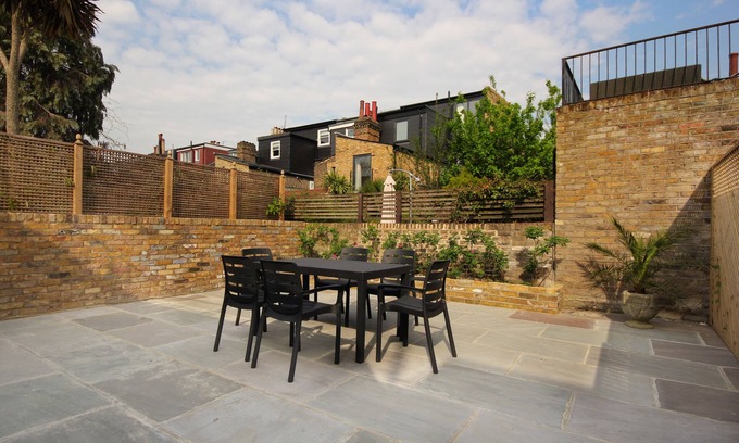 Shepherd's Bush Apartment | 100m² Luxury Two-Bed Apartment in West London with large outdoor space.