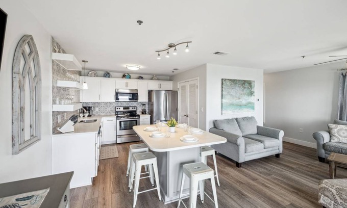 Gulf Place Condo | 101 m² Condo ∙ 2 bedrooms ∙ 8 guests