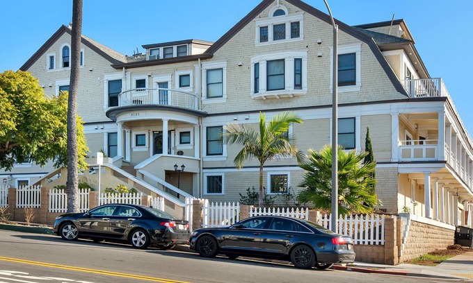 Bankers Hill Apartment | 102 Hawthorne Historic Inn