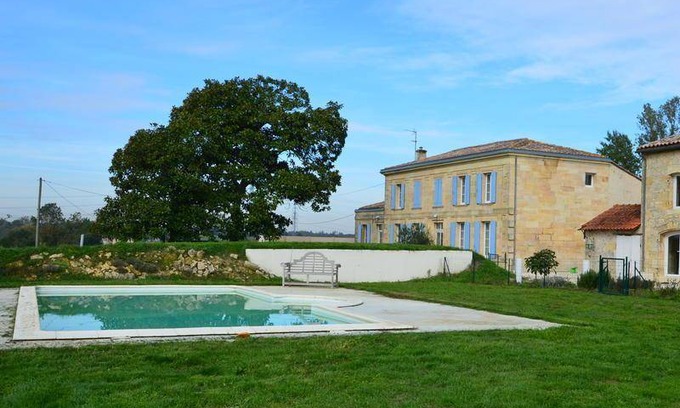 Civrac-de-Blaye Bed & Breakfast | 102 m² Bed and breakfast ∙ 6 guests