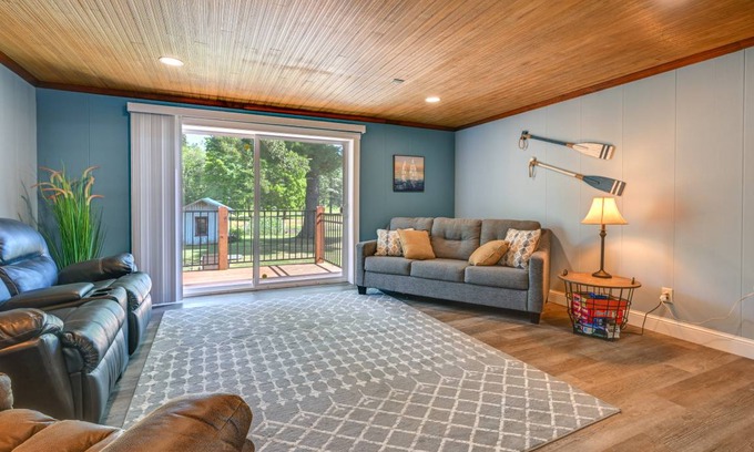 Lake Wissota Cottage | 102 m² Cabin ∙ 2 bedrooms ∙ 6 guests