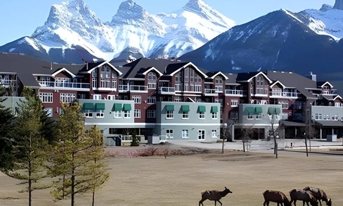 Canmore Hotel | 102 m² Hotel ∙ 8 guests