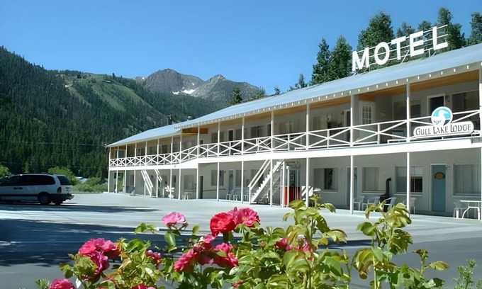 June Lake Hotel | 102 m² Motel ∙ 2 bedrooms ∙ 6 guests