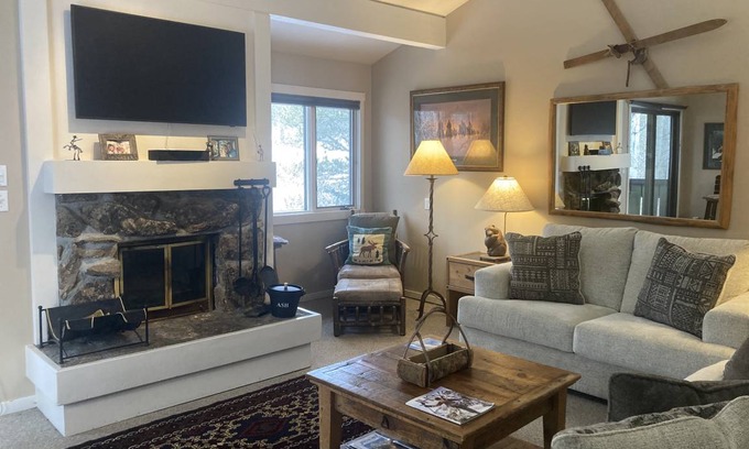Moose Wilson Road Condo | 103 m² Condo ∙ 2 bedrooms ∙ 6 guests