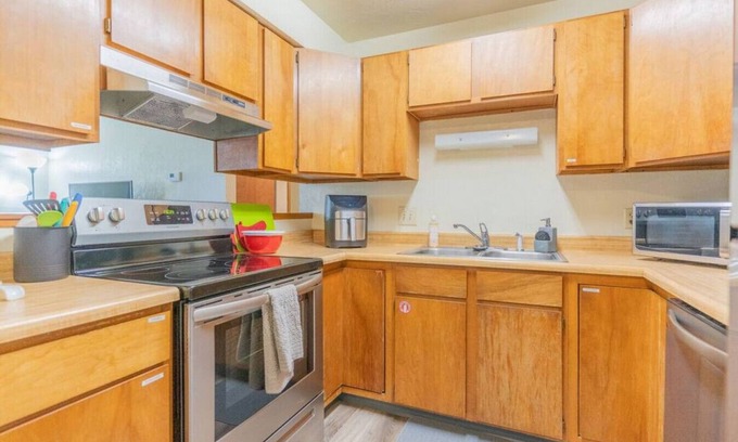 Fairbanks Apartment | 1032 28th Ave Unit # 2 · Centrally Located Coffee Bar & Comfort 2.0