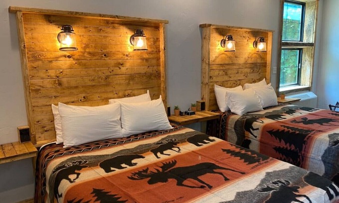 Ohiopyle Apartment | 104 Downtown Ohiopyle 2 beds Falls Market Inn