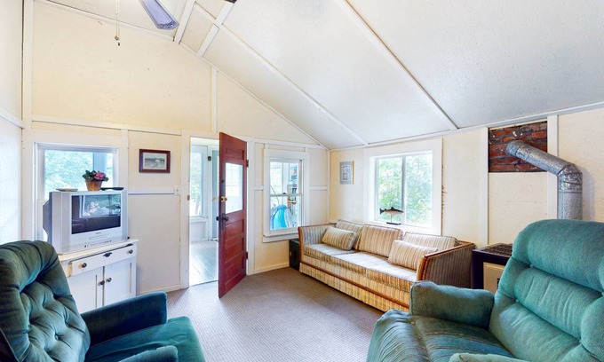 Poultney Cottage | 104 m² Cabin ∙ 2 bedrooms ∙ 6 guests