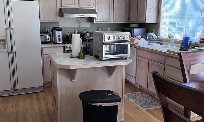 Kent House | 10427 se 202nd pl Kent 2600 sbr>4 bedrooms residential fully furnished