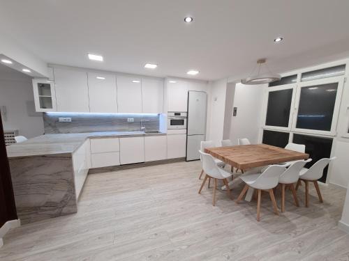 Gijon City Centre Apartment | 104A Apartamento para 8 personas