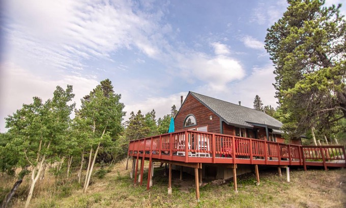 Warm Springs Cabin | 105 m² Cabin ∙ 2 bedrooms ∙ 5 guests