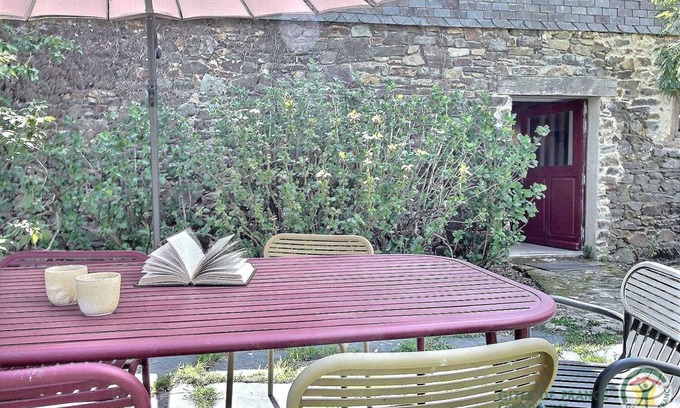 Saint-Clet House | 105 m² Gîte ∙ 2 bedrooms ∙ 4 guests