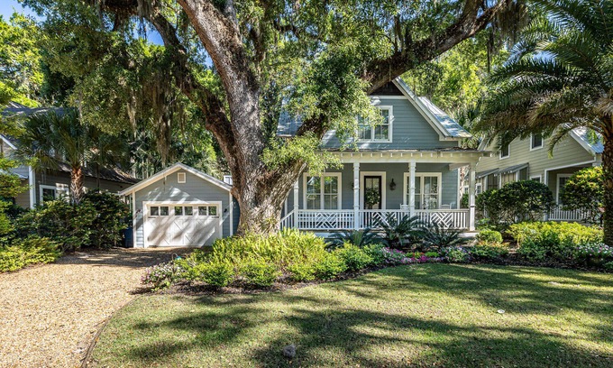 King City House | 1052 Village Oaks Lane - Walk to Pier and Village!