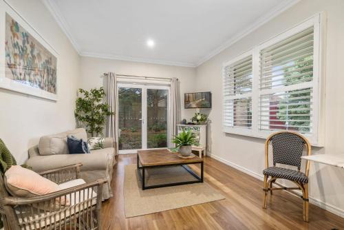 Orange House | 105A Sale St STYLISH IN THE HEART OF ORANGE