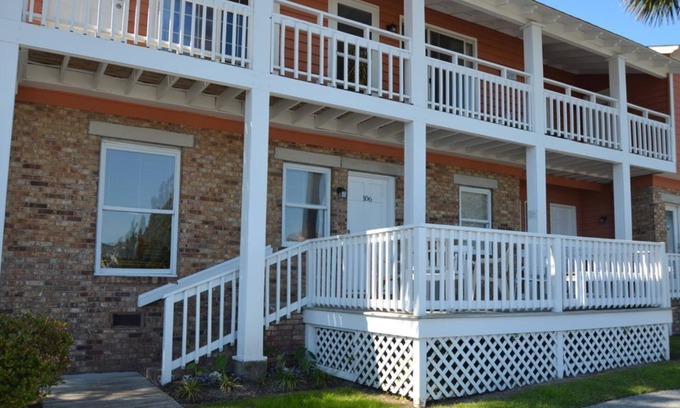 Isle of Palms Condo | #106 Beach Breeze 2Bd 2Bath 1st Floor Full Kitchen