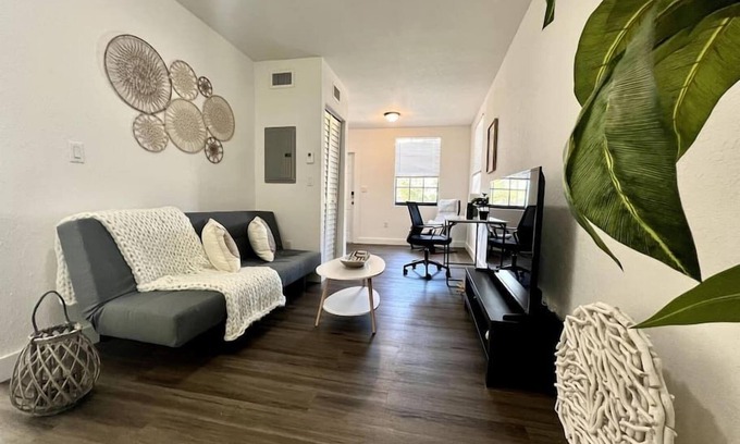 East Little Havana Apartment | 1068 NW #1 · Modern Apartment near Brickell 1Br