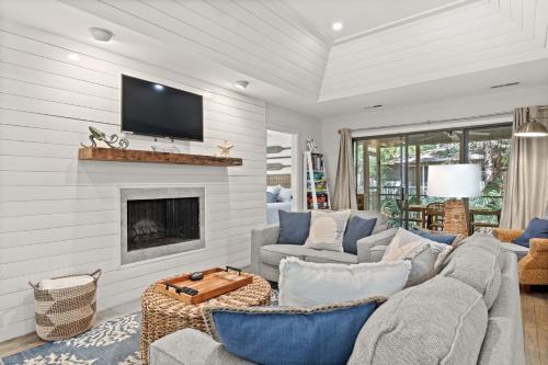 West Beach House | 1071 Sparrow Pond Cottage by Akers Ellis Rentals