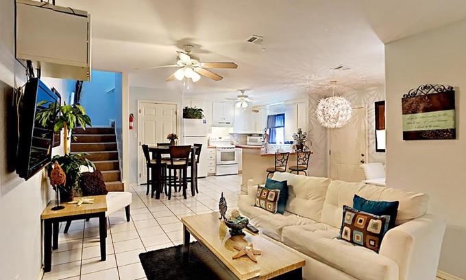 South Padre Island Apartment | 108 E Whiting St Duplex Townhouse