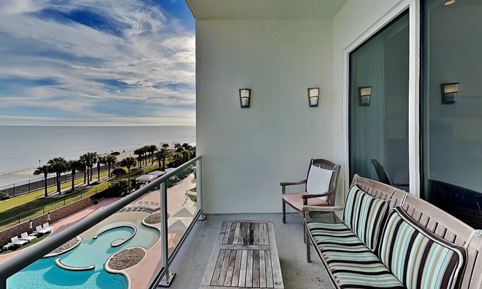 Galveston Condo | 108 m² Condo ∙ 2 bedrooms ∙ 6 guests